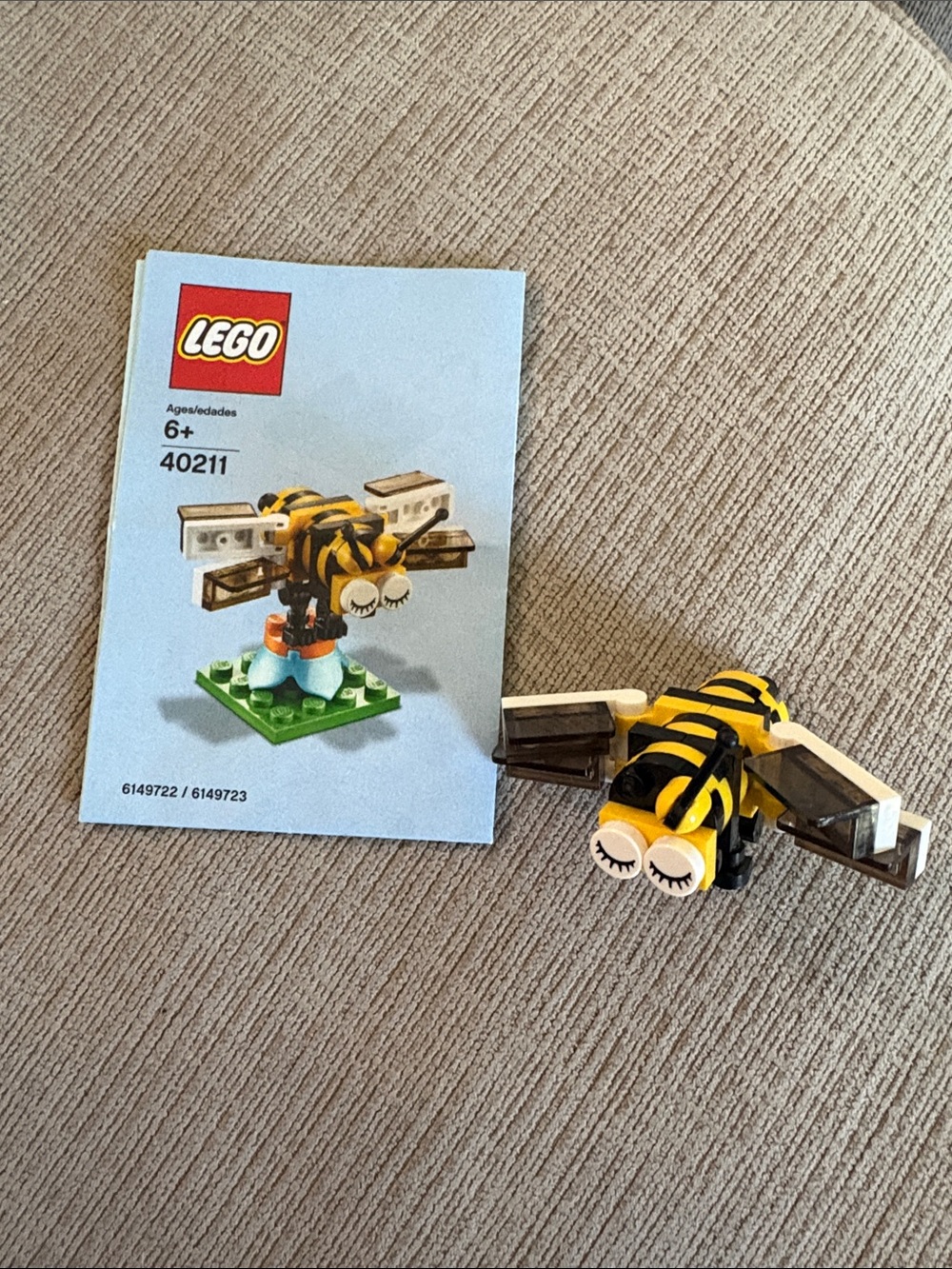 Lego bee mini build 40211